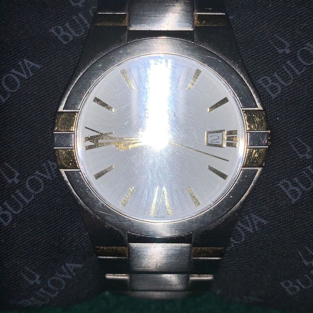 Bulova quartz watch Model 98H04